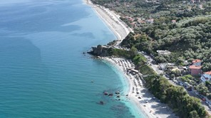 Βραχάκια Βελίκας: Η… εξωτική παραλία του Δήμου Αγιάς